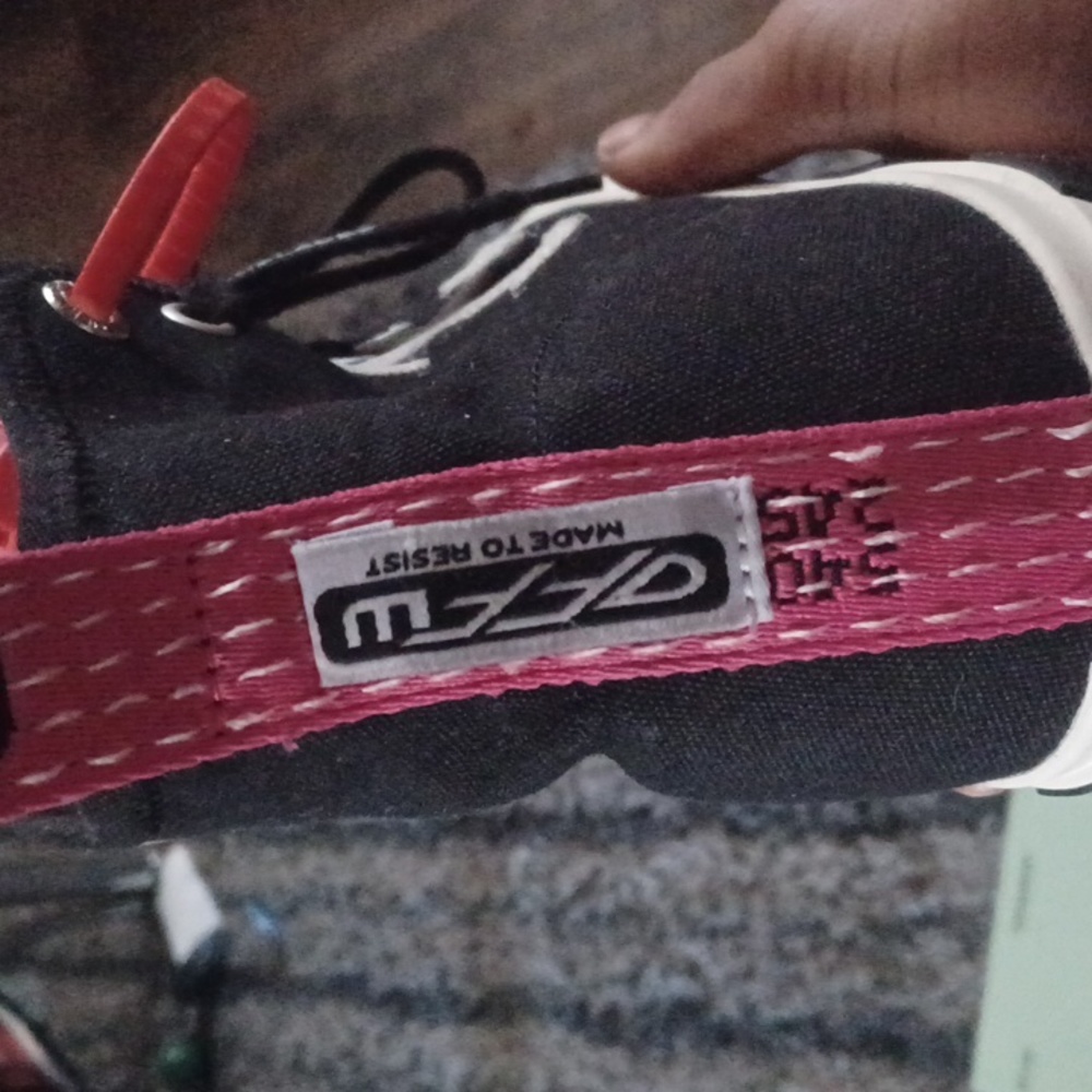 Shoes - Picture 3 of 4